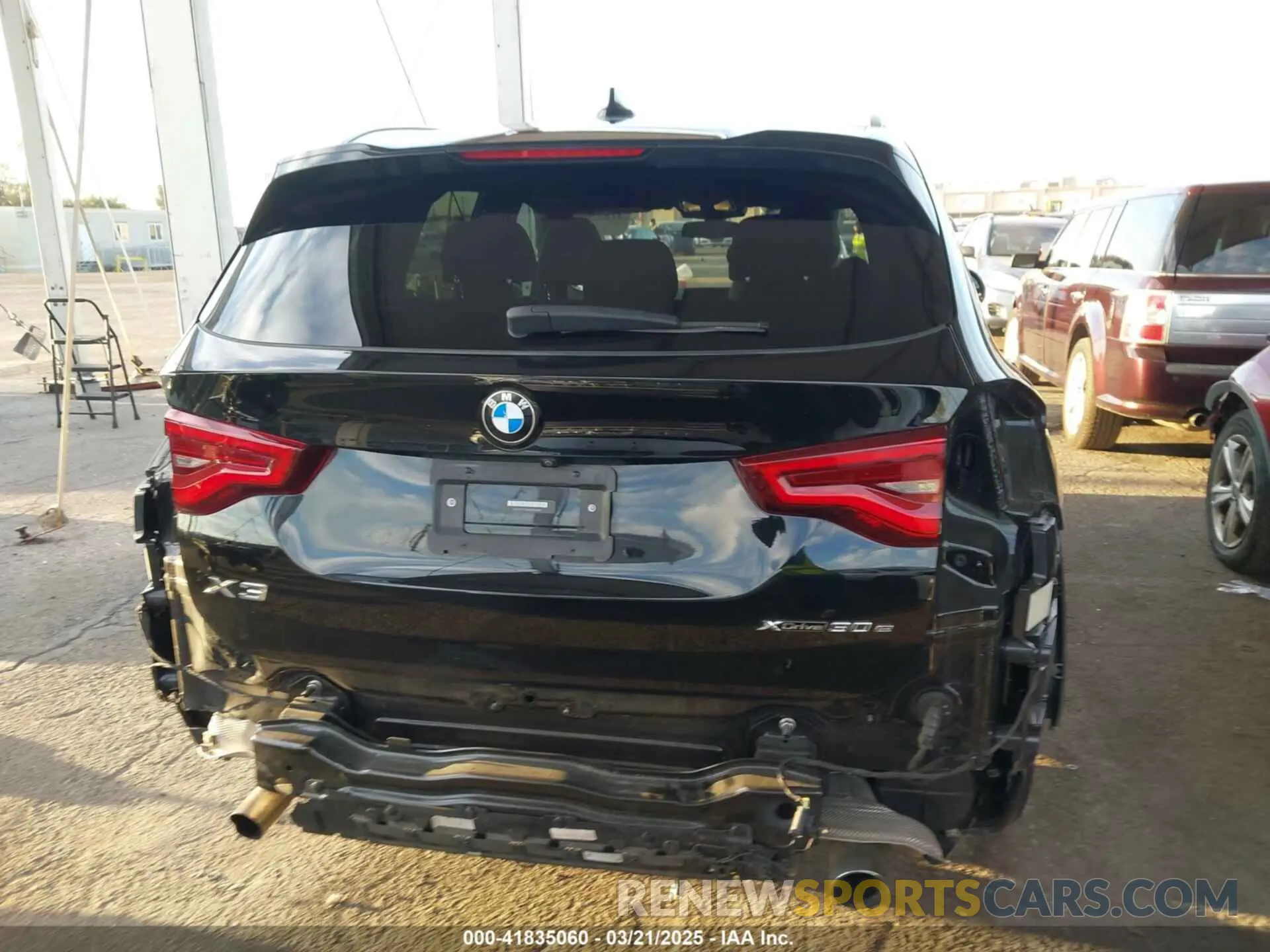 17 Photograph of a damaged car 5UXTS1C06M9E14489 BMW X3 PHEV 2021