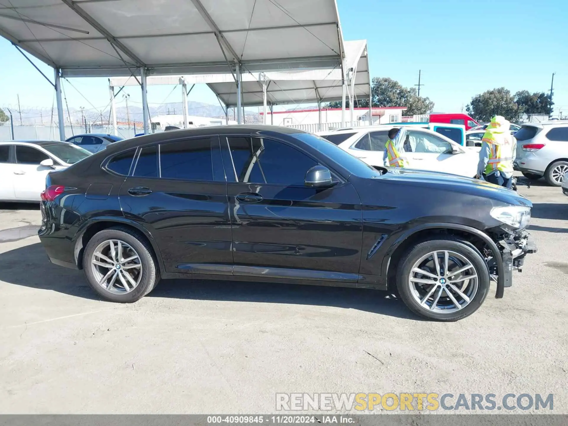 14 Photograph of a damaged car 5UXUJ3C52KLA58380 BMW X4 2019