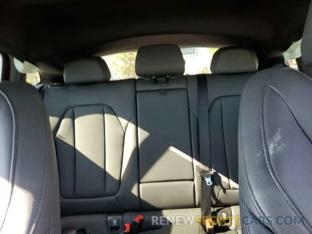 10 Photograph of a damaged car 5UXUJ5C52K9A32869 BMW X4 2019