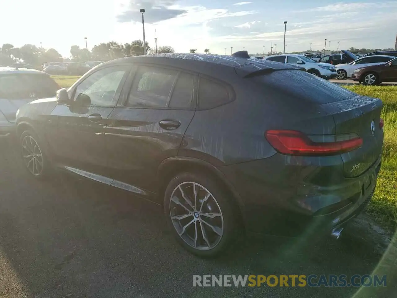 2 Photograph of a damaged car 5UX2V1C00L9D10226 BMW X4 2020