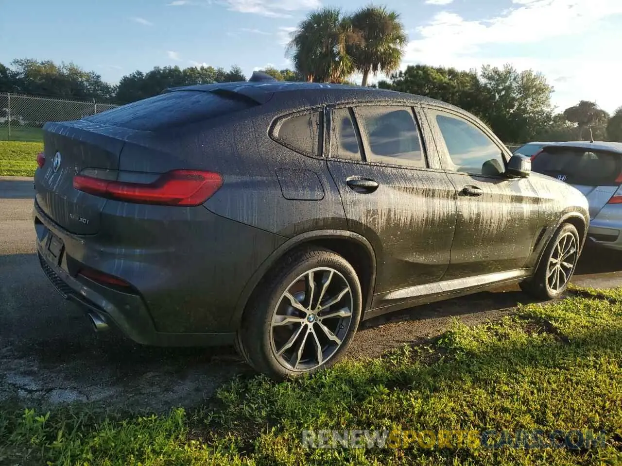 3 Photograph of a damaged car 5UX2V1C00L9D10226 BMW X4 2020