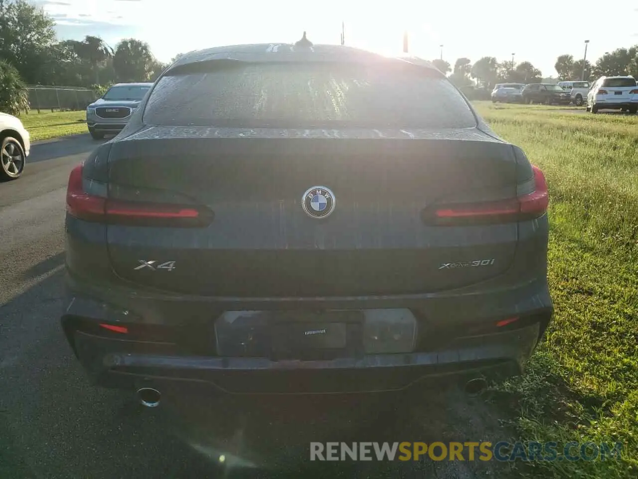 6 Photograph of a damaged car 5UX2V1C00L9D10226 BMW X4 2020