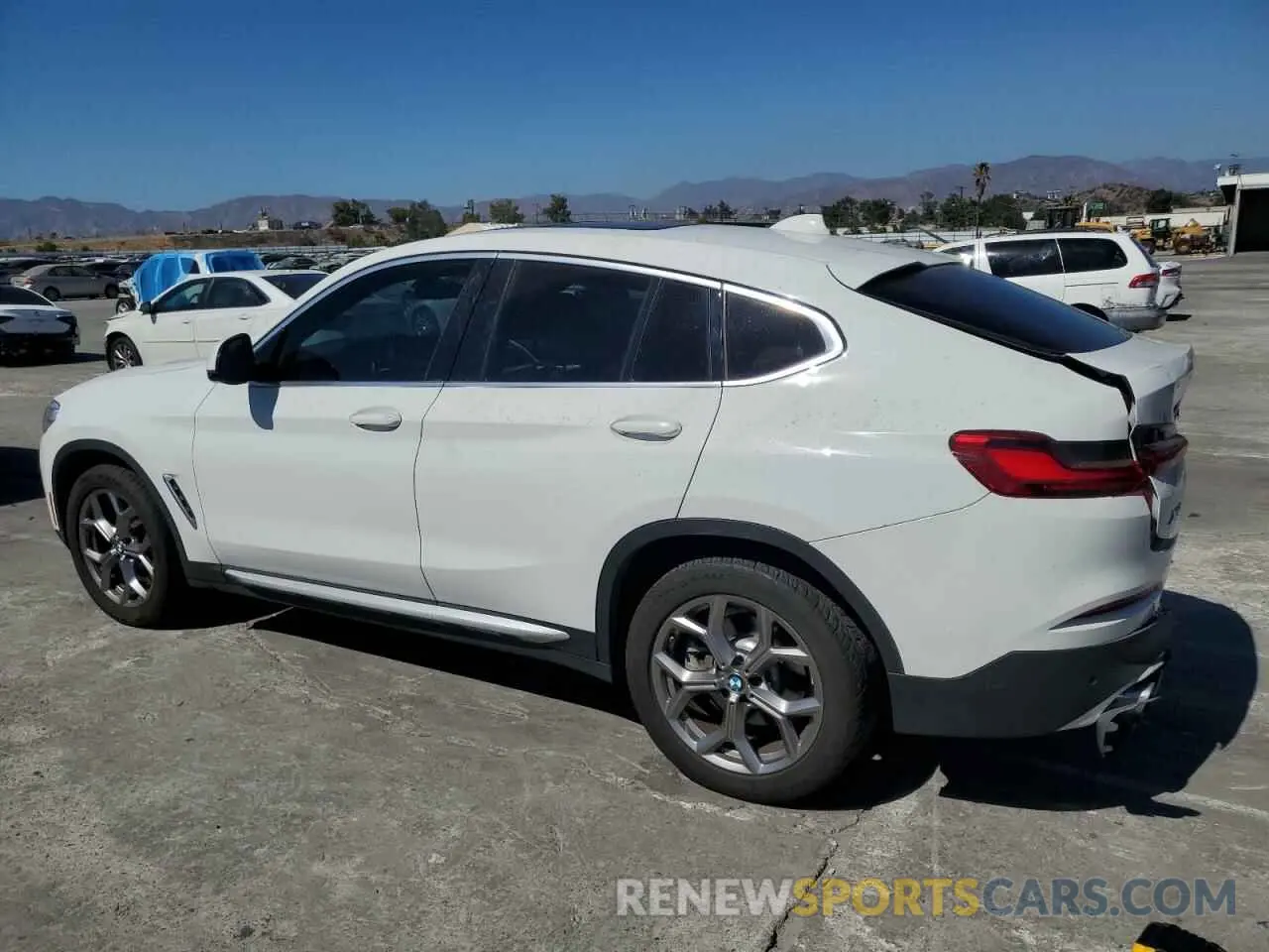 2 Photograph of a damaged car 5UX2V1C00LLE67712 BMW X4 2020