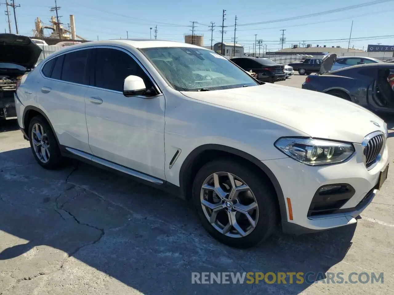 4 Photograph of a damaged car 5UX2V1C00LLE67712 BMW X4 2020