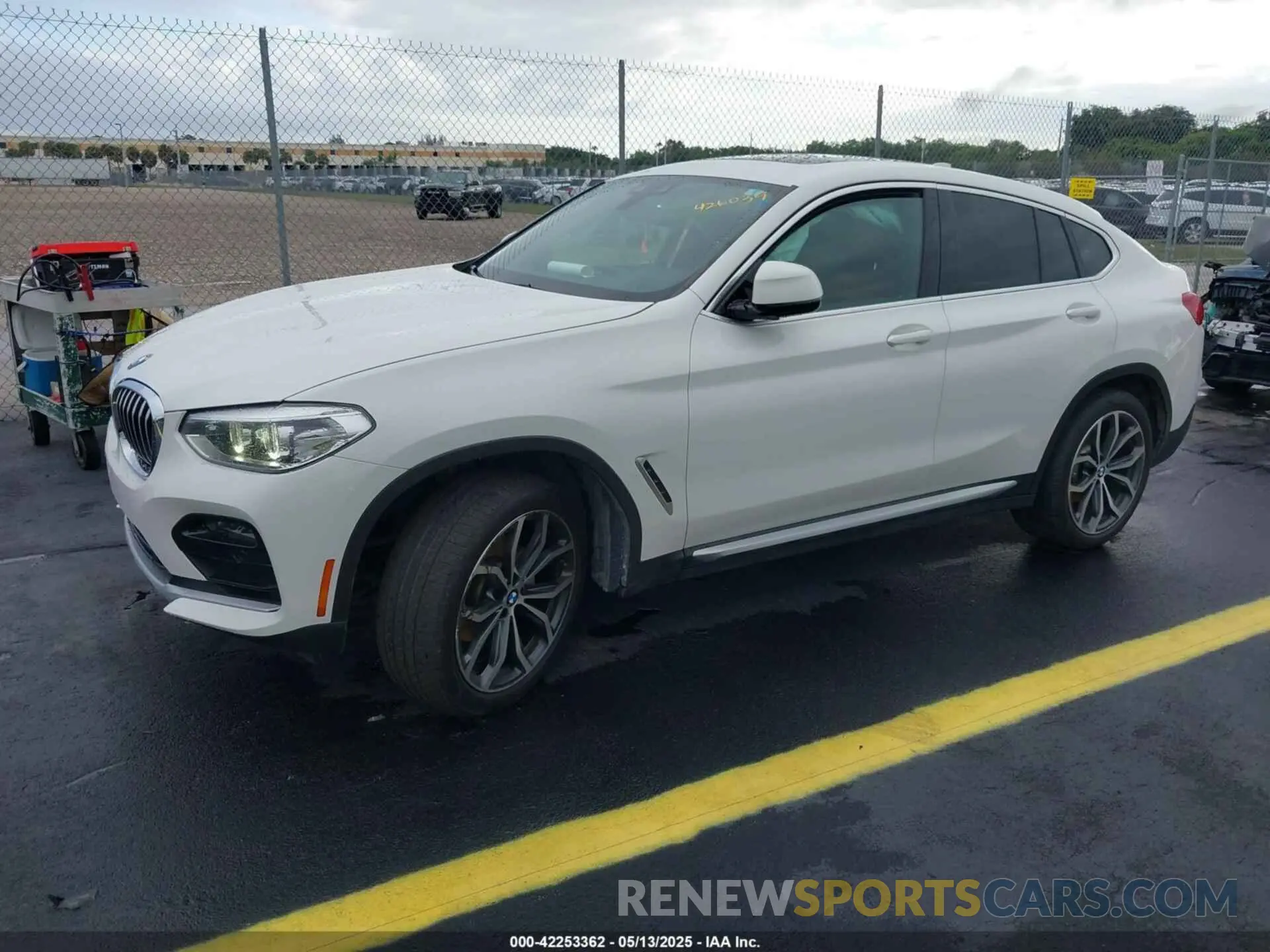 2 Фотография поврежденного автомобиля 5UX2V1C02LLE68148 BMW X4 2020