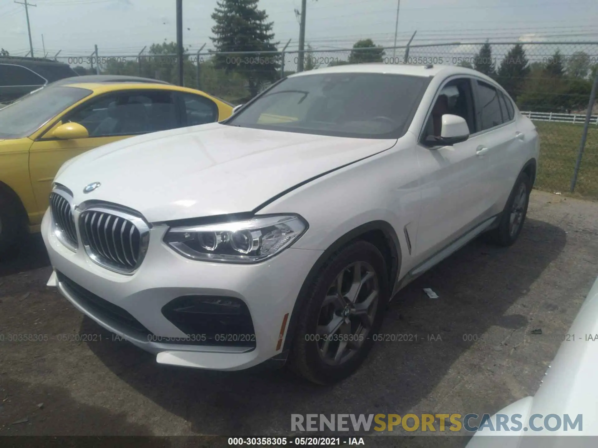 2 Photograph of a damaged car 5UX2V1C03L9B34529 BMW X4 2020