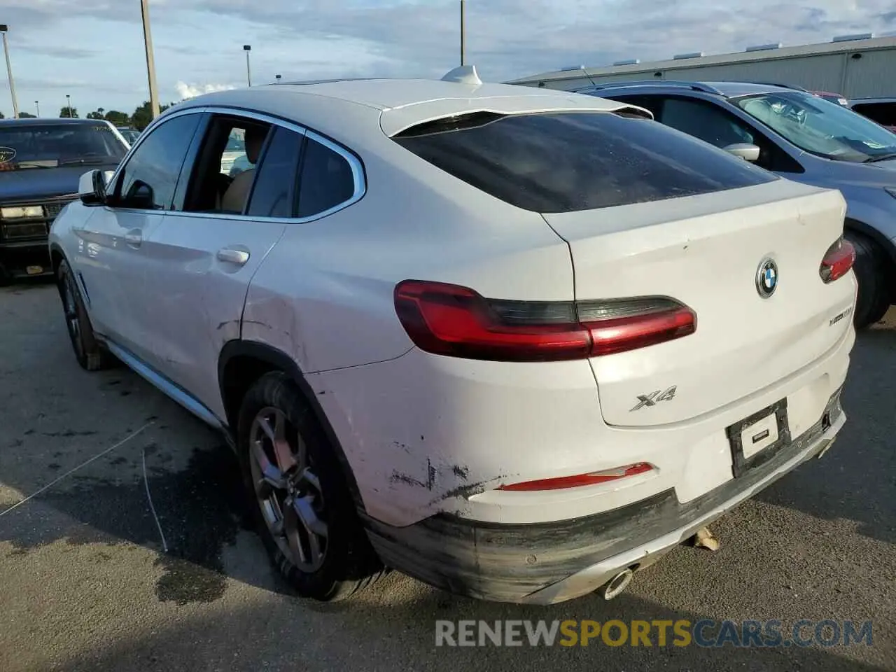 2 Photograph of a damaged car 5UX2V1C03L9B50620 BMW X4 2020