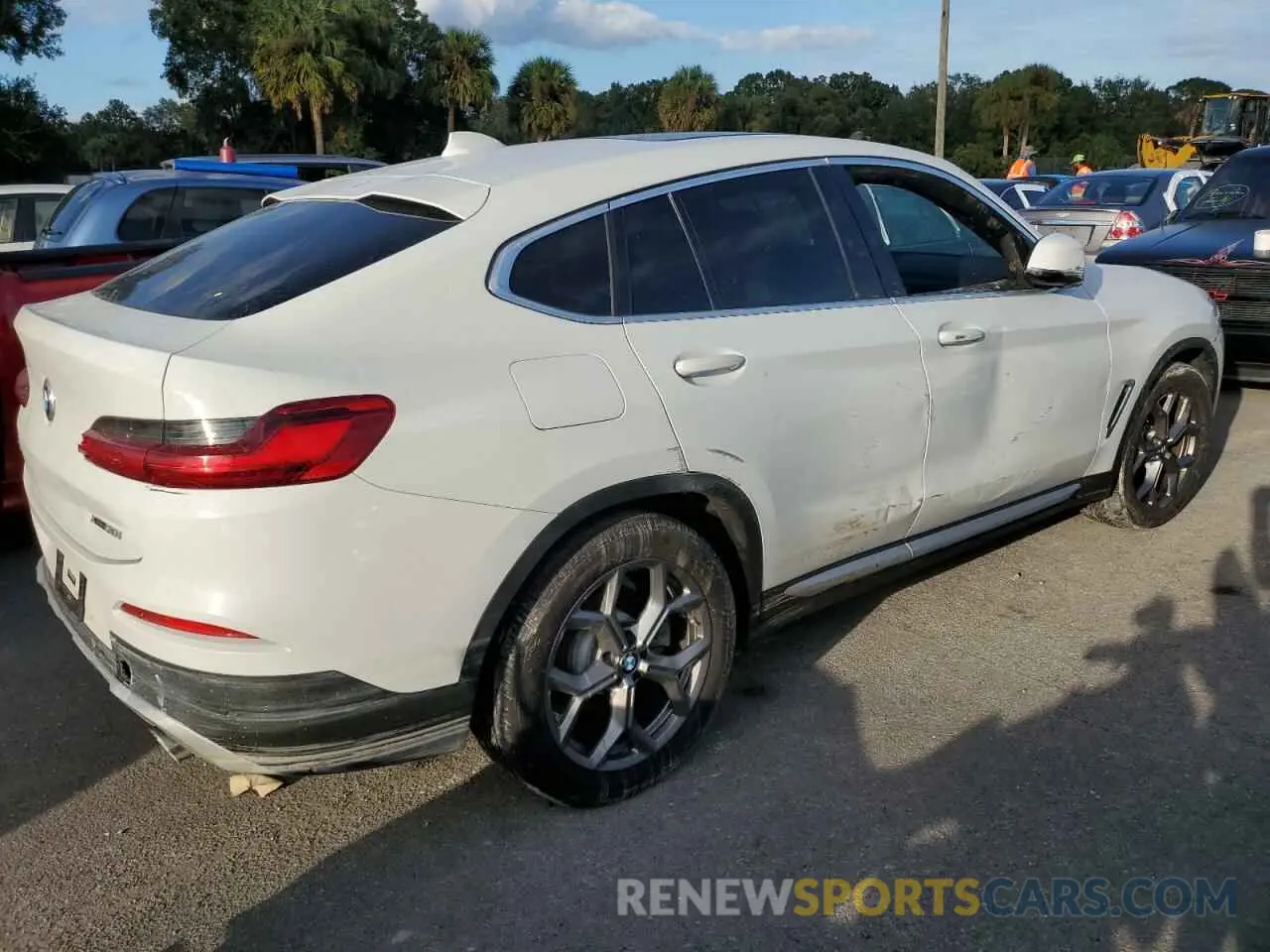 3 Photograph of a damaged car 5UX2V1C03L9B50620 BMW X4 2020
