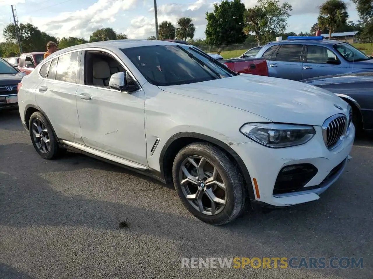 4 Photograph of a damaged car 5UX2V1C03L9B50620 BMW X4 2020