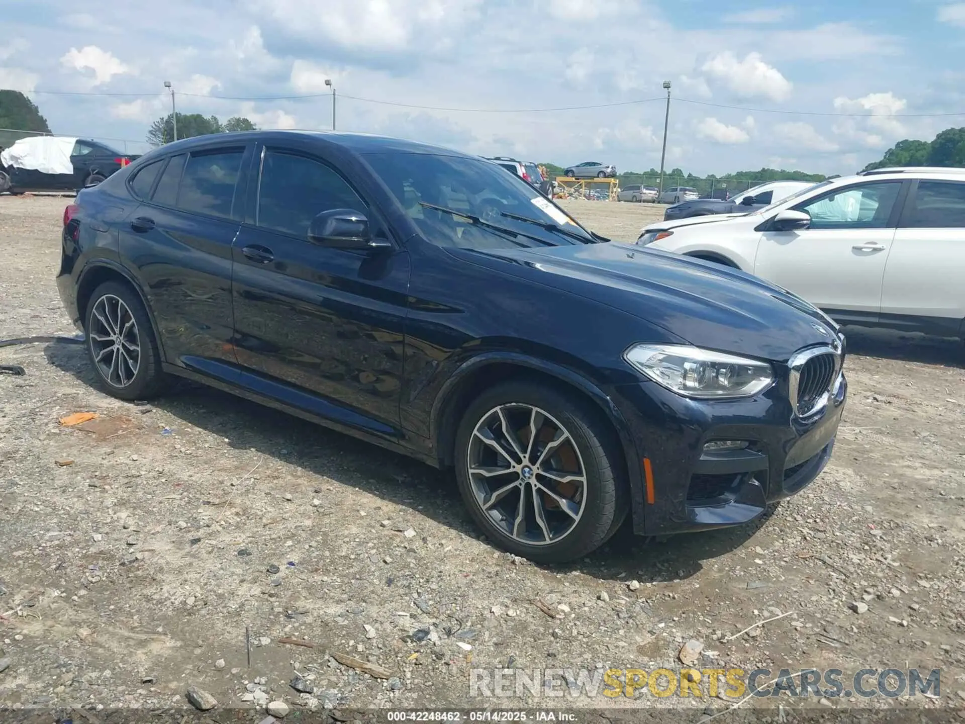 1 Photograph of a damaged car 5UX2V1C04LLE67552 BMW X4 2020
