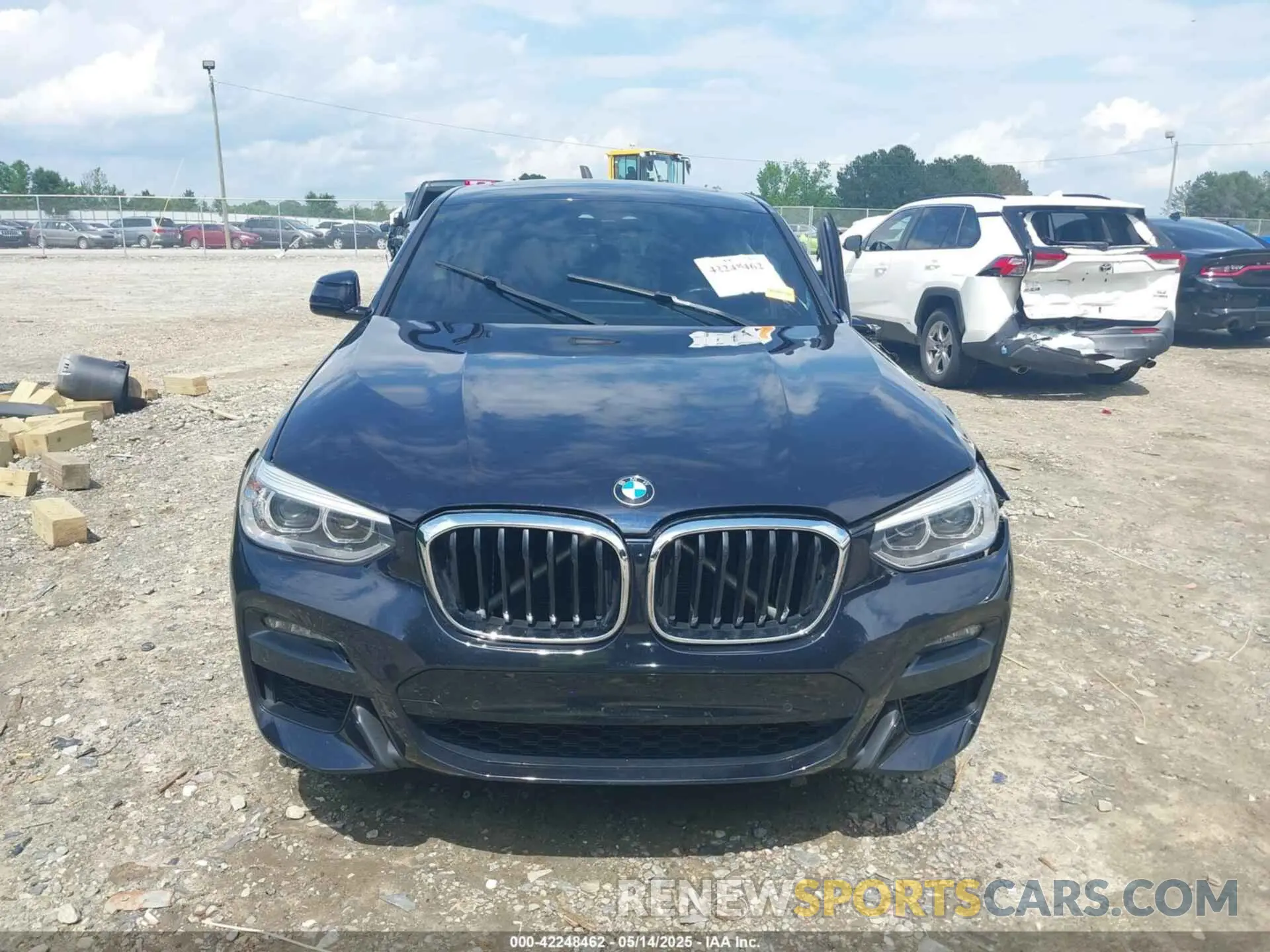 12 Photograph of a damaged car 5UX2V1C04LLE67552 BMW X4 2020
