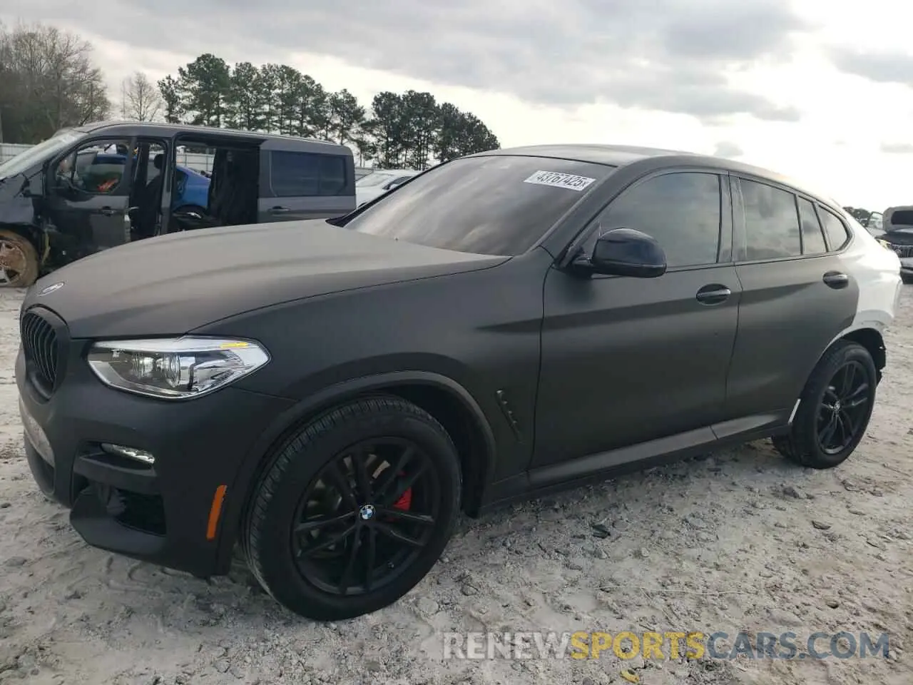 1 Photograph of a damaged car 5UX2V1C06L9B44021 BMW X4 2020