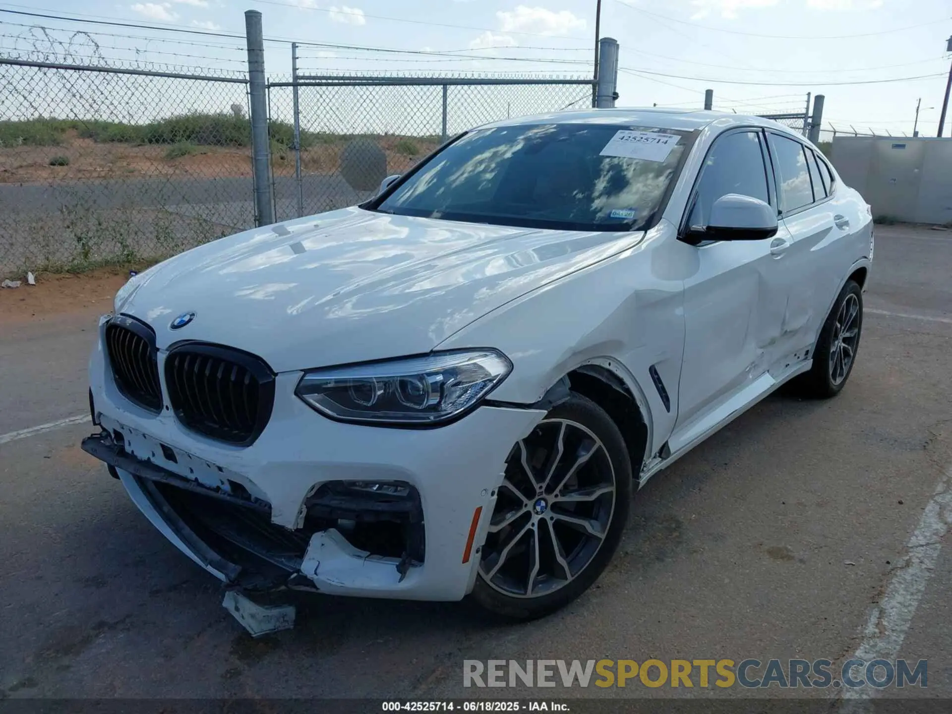 2 Photograph of a damaged car 5UX2V1C06L9B54841 BMW X4 2020