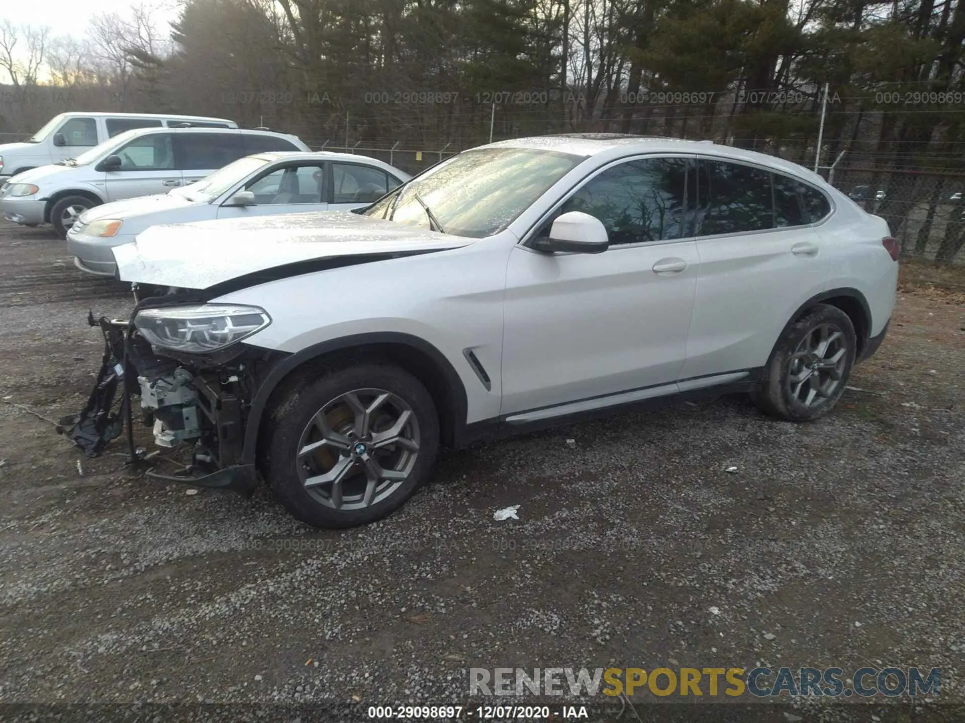 2 Photograph of a damaged car 5UX2V1C07L9B20584 BMW X4 2020