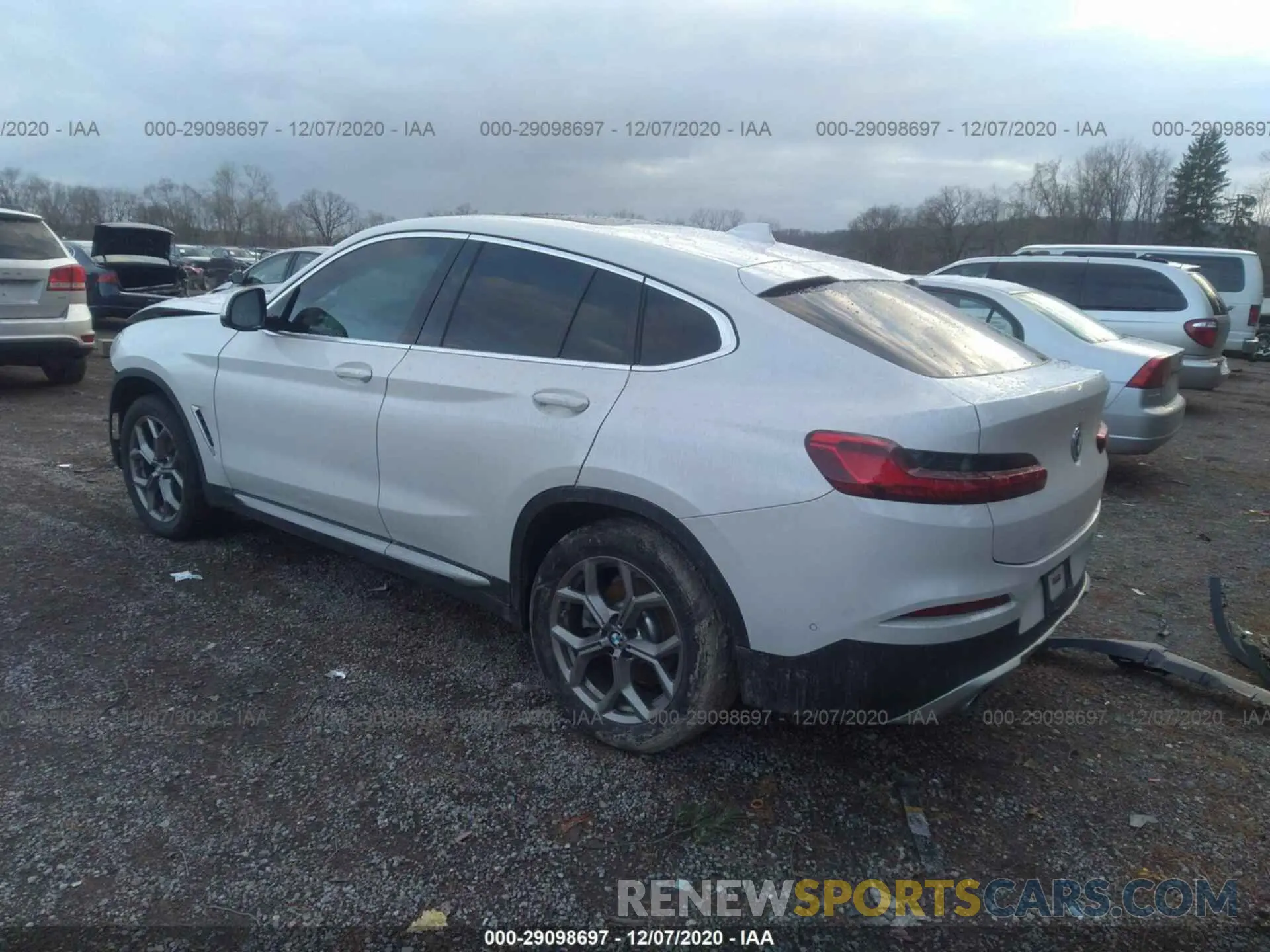 3 Photograph of a damaged car 5UX2V1C07L9B20584 BMW X4 2020