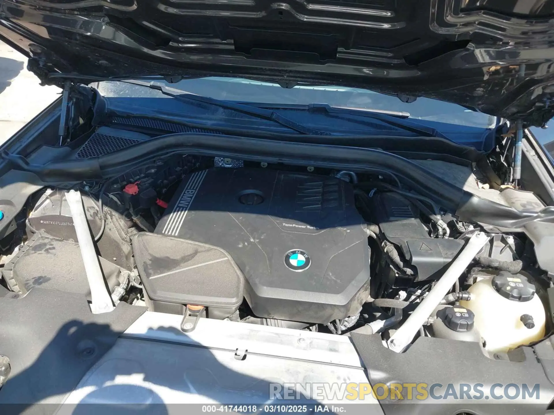 10 Photograph of a damaged car 5UX2V1C07LLE67741 BMW X4 2020