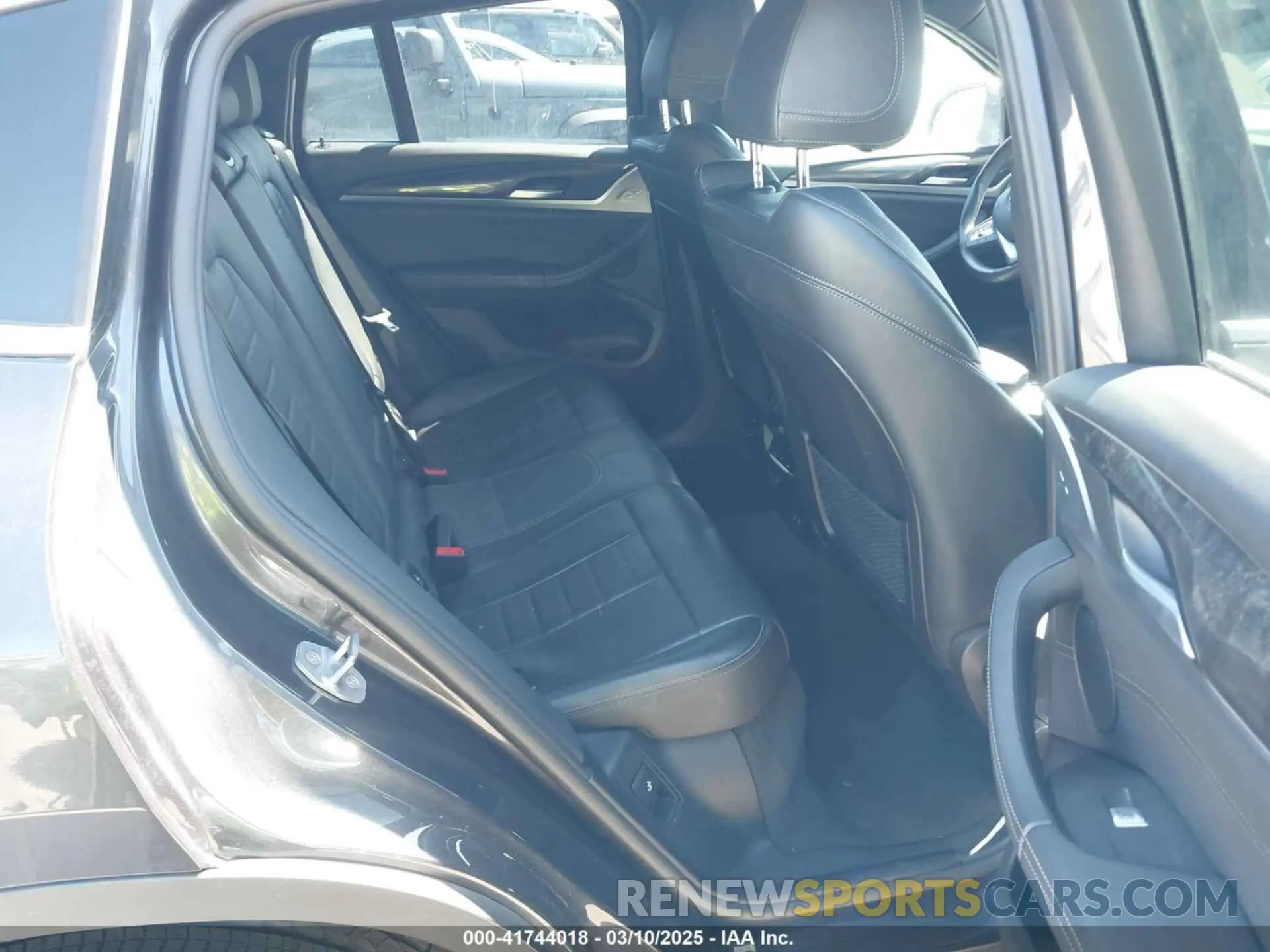 8 Photograph of a damaged car 5UX2V1C07LLE67741 BMW X4 2020