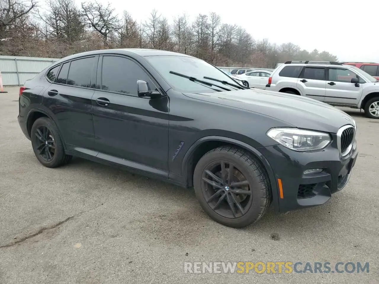 4 Photograph of a damaged car 5UX2V1C08L9B97027 BMW X4 2020