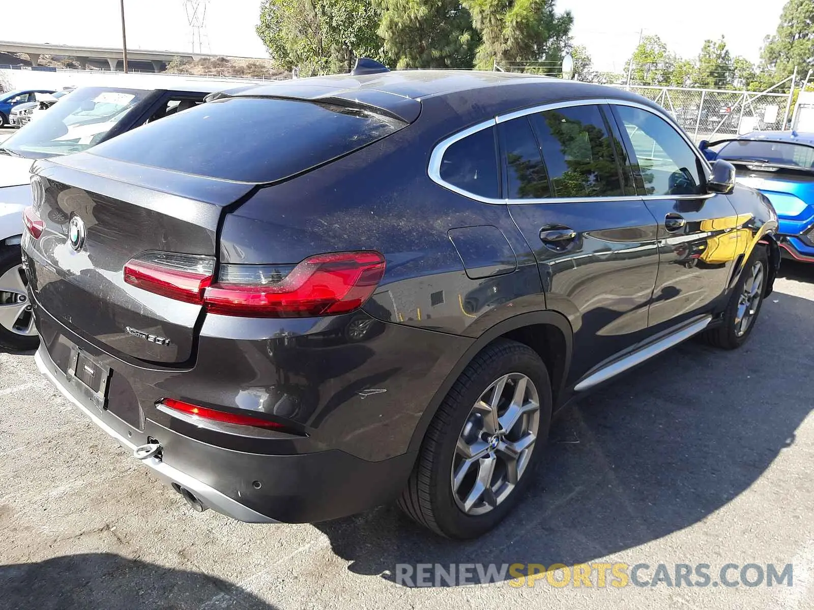 4 Photograph of a damaged car 5UX2V1C09L9B53649 BMW X4 2020