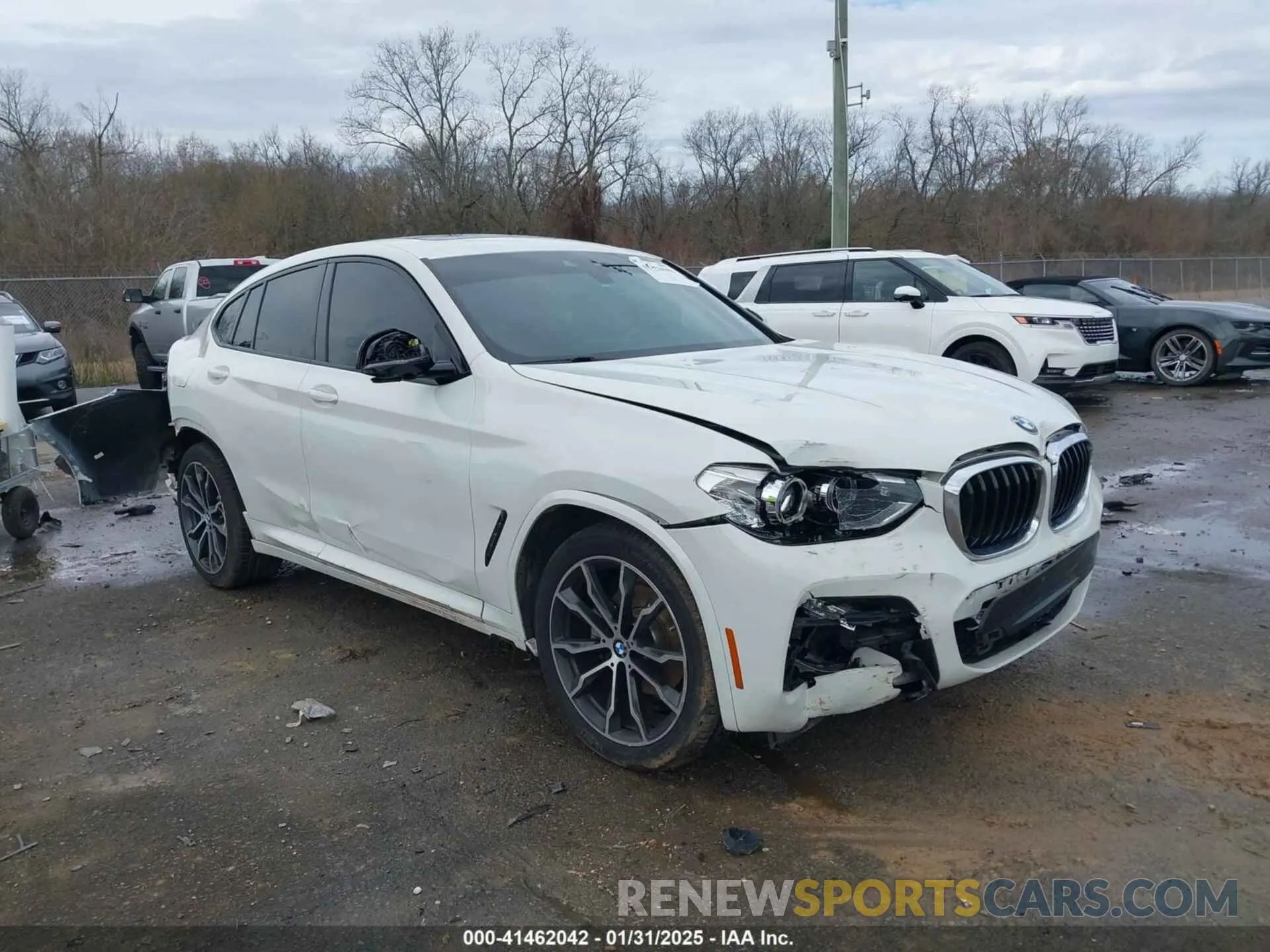 1 Photograph of a damaged car 5UX2V1C09L9B88384 BMW X4 2020