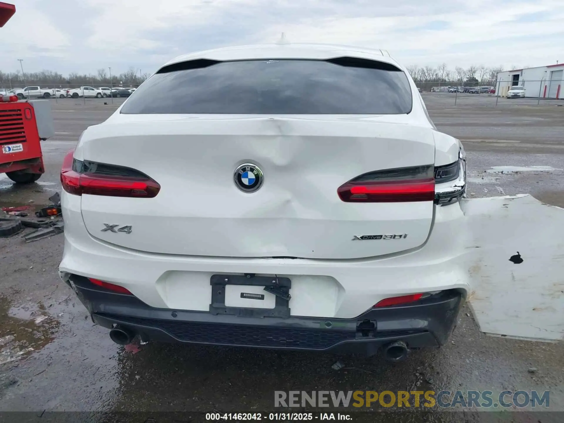 15 Photograph of a damaged car 5UX2V1C09L9B88384 BMW X4 2020