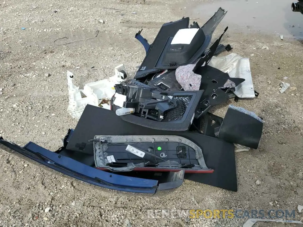 13 Photograph of a damaged car 5UX2V1C0XLLE67345 BMW X4 2020