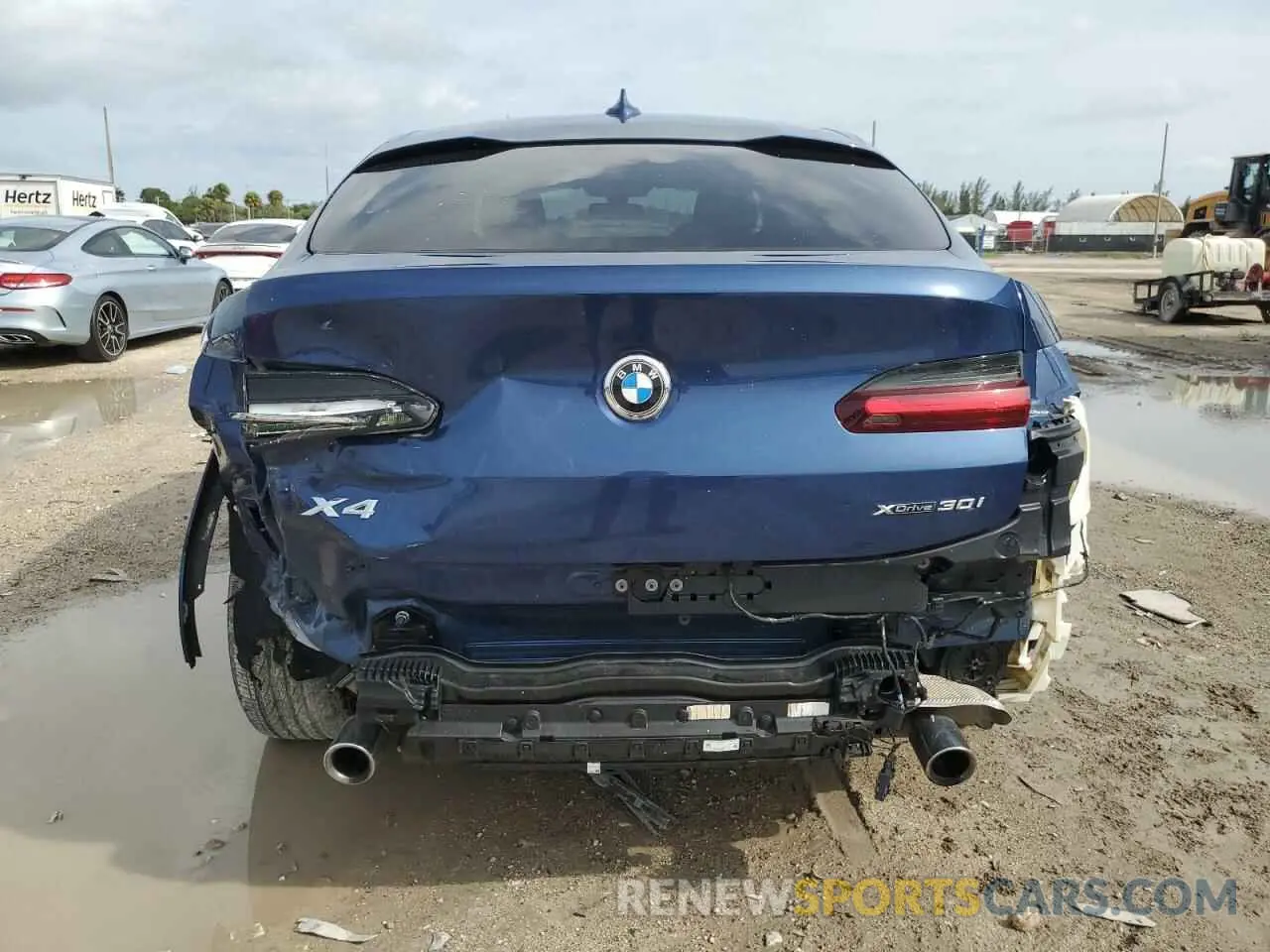 6 Photograph of a damaged car 5UX2V1C0XLLE67345 BMW X4 2020