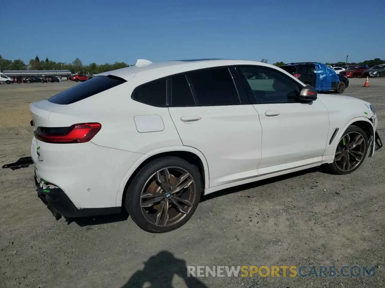 3 Photograph of a damaged car 5UX2V5C08L9B49129 BMW X4 2020
