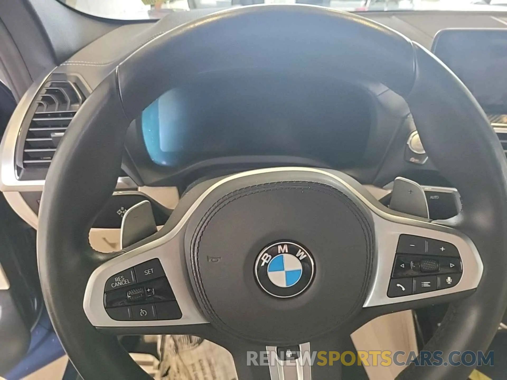 24 Photograph of a damaged car 5UX2V1C00M9E02003 BMW X4 2021