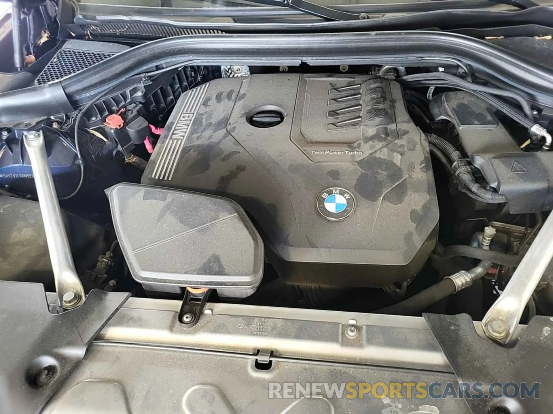 6 Photograph of a damaged car 5UX2V1C00M9E02003 BMW X4 2021