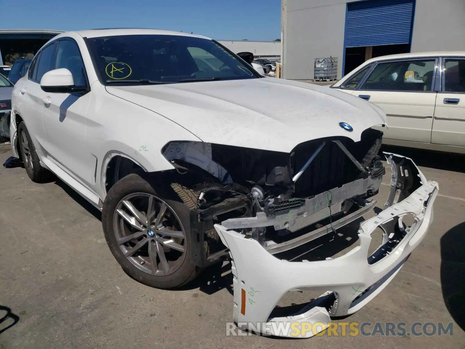 1 Photograph of a damaged car 5UX2V1C00M9E16502 BMW X4 2021