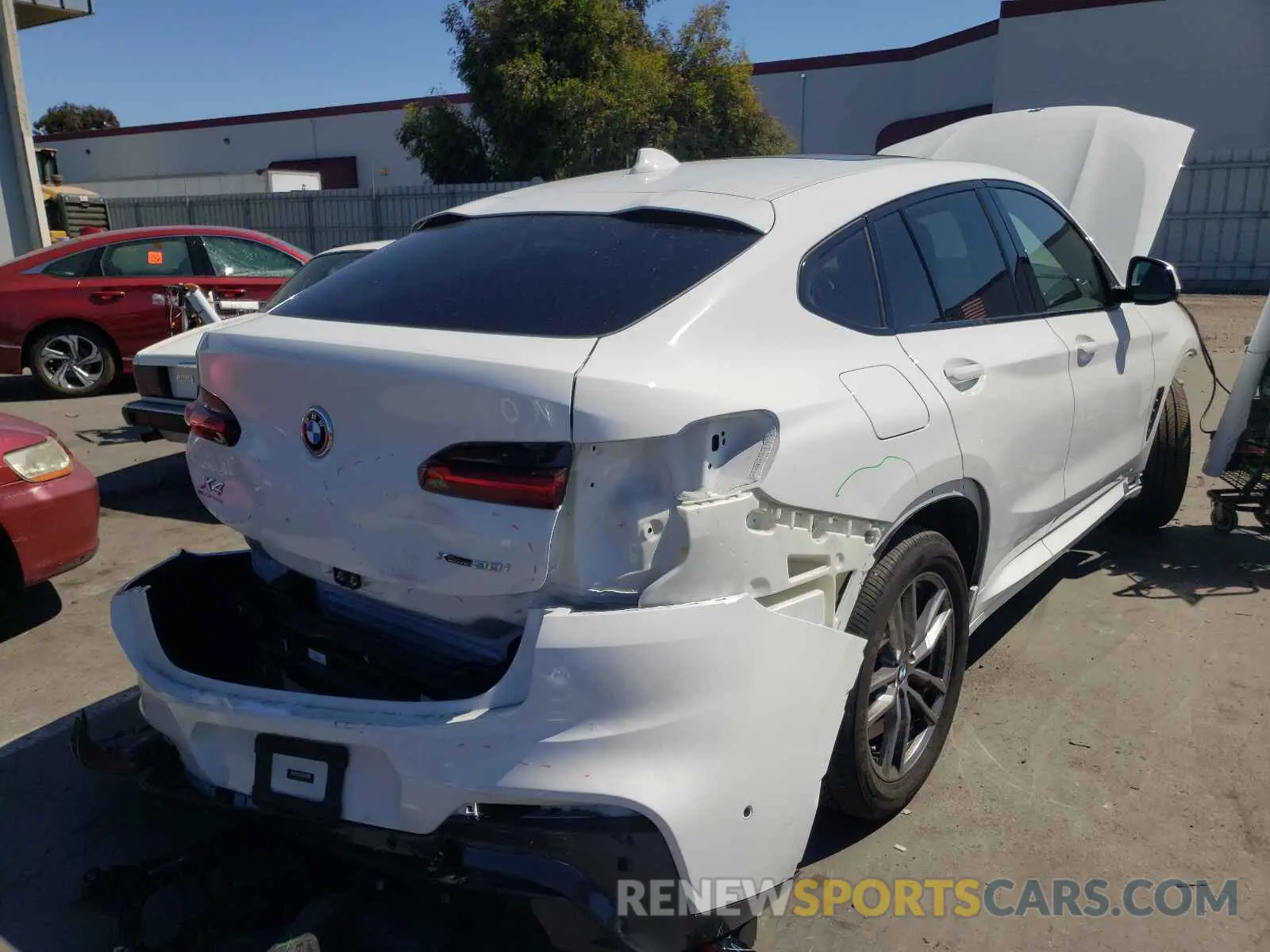 4 Photograph of a damaged car 5UX2V1C00M9E16502 BMW X4 2021