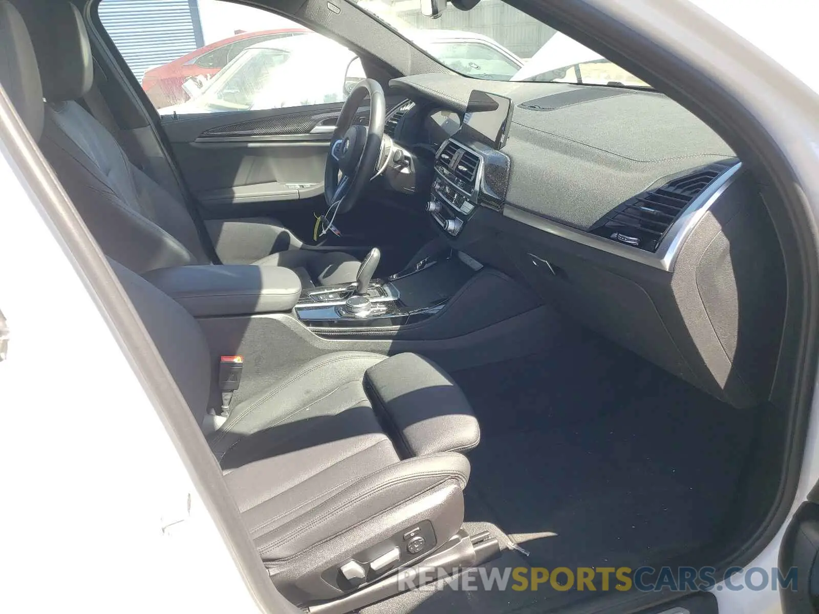 5 Photograph of a damaged car 5UX2V1C00M9E16502 BMW X4 2021