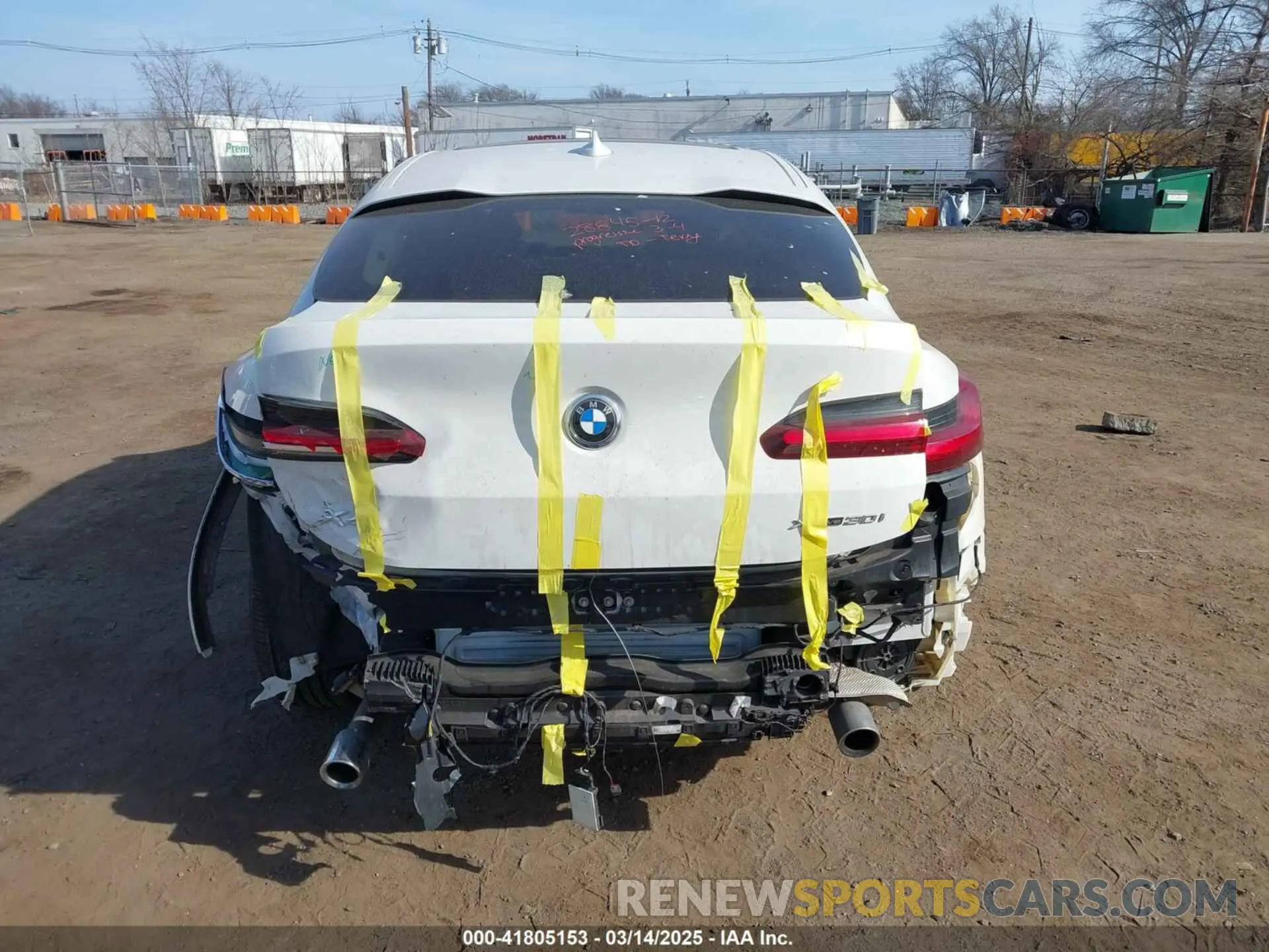 17 Photograph of a damaged car 5UX2V1C01M9F26524 BMW X4 2021