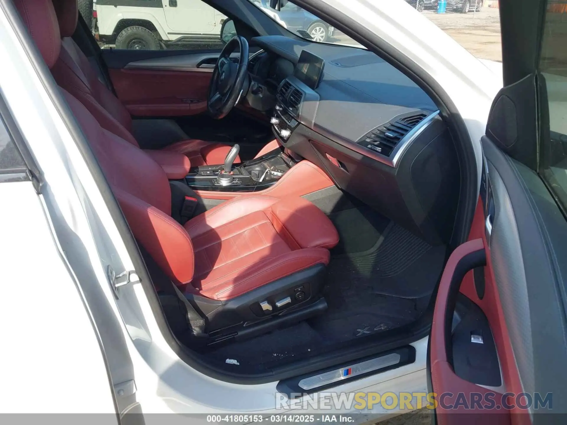 5 Photograph of a damaged car 5UX2V1C01M9F26524 BMW X4 2021