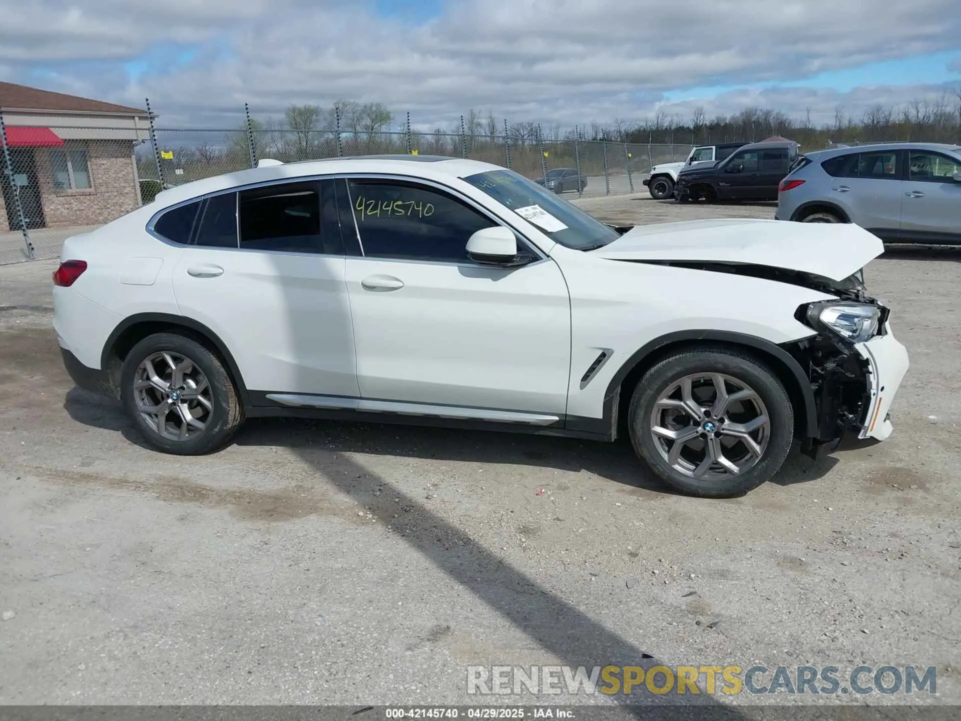 12 Photograph of a damaged car 5UX2V1C03M9F12611 BMW X4 2021