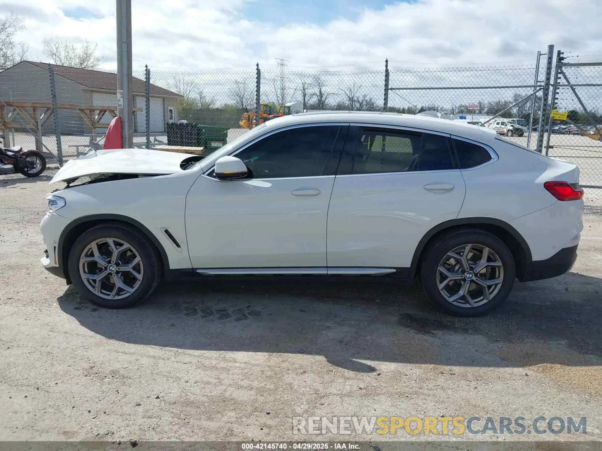 13 Photograph of a damaged car 5UX2V1C03M9F12611 BMW X4 2021