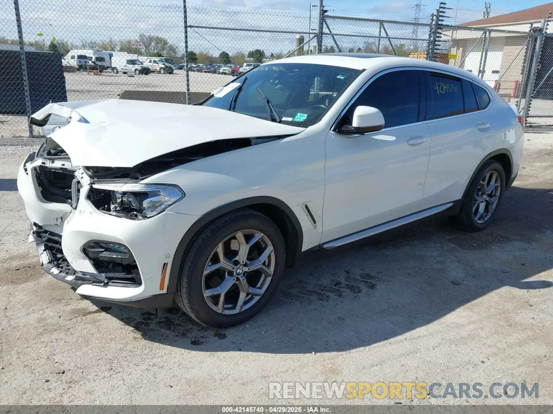 2 Photograph of a damaged car 5UX2V1C03M9F12611 BMW X4 2021