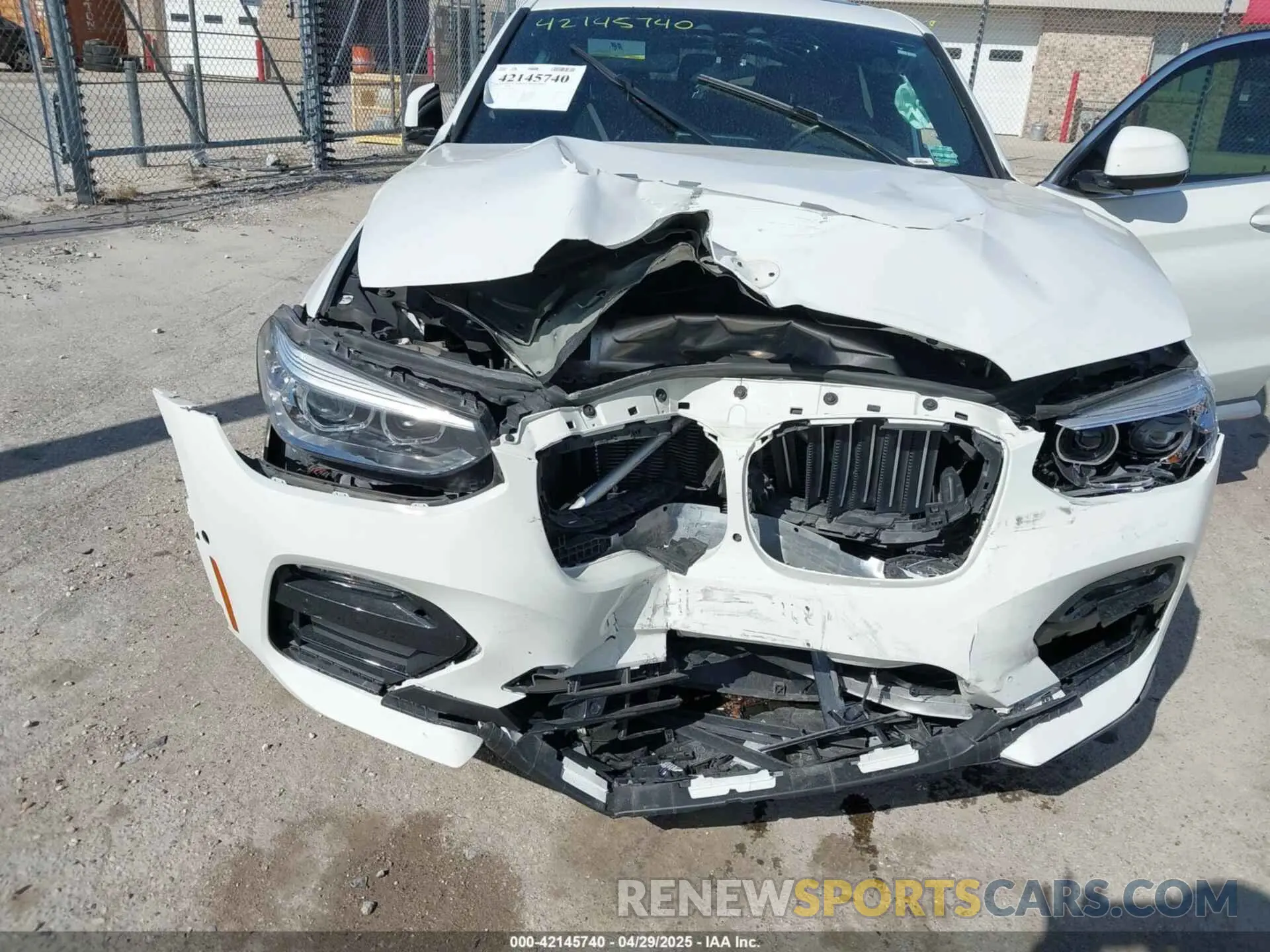 6 Photograph of a damaged car 5UX2V1C03M9F12611 BMW X4 2021