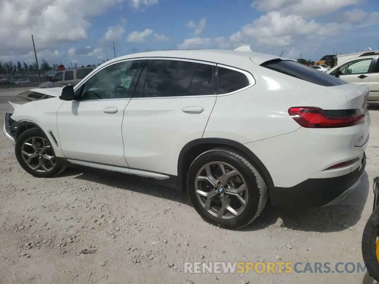 2 Фотография поврежденного автомобиля 5UX2V1C03M9H69638 BMW X4 2021