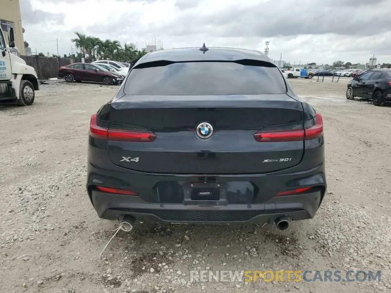 6 Photograph of a damaged car 5UX2V1C04M9F04579 BMW X4 2021