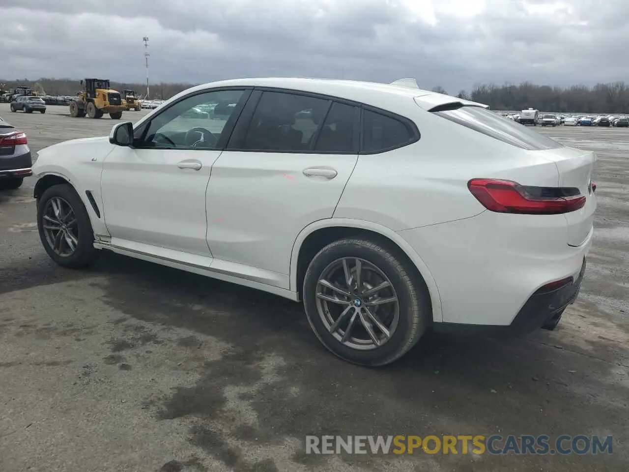 2 Photograph of a damaged car 5UX2V1C04M9H88652 BMW X4 2021