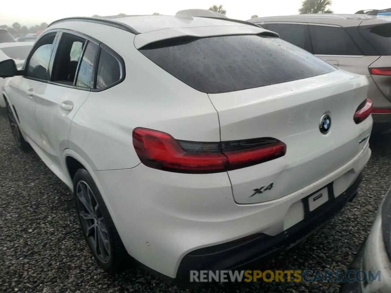 6 Photograph of a damaged car 5UX2V1C05M9H34647 BMW X4 2021