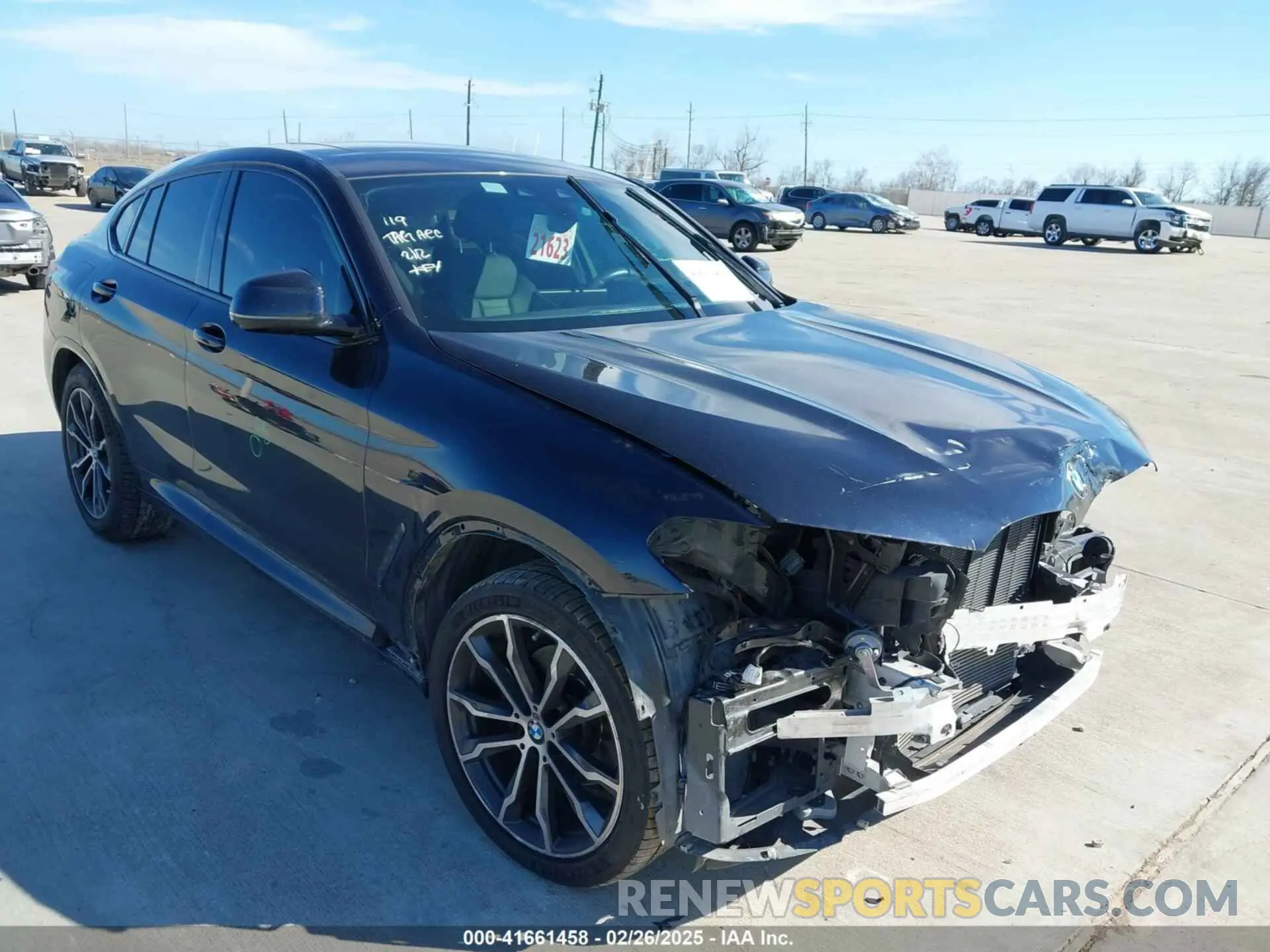 1 Photograph of a damaged car 5UX2V1C06M9E42747 BMW X4 2021
