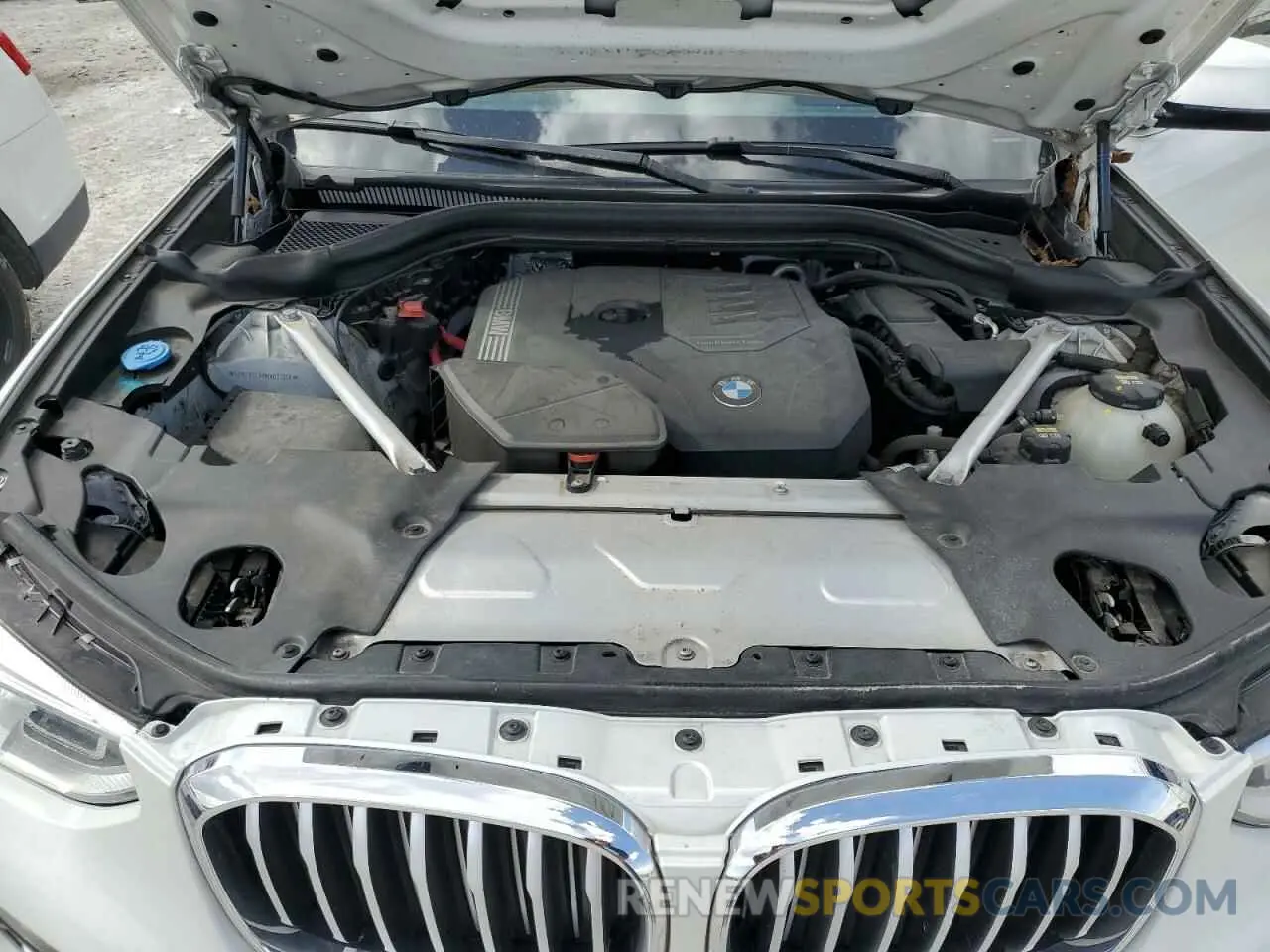 11 Photograph of a damaged car 5UX2V1C08M9G31058 BMW X4 2021