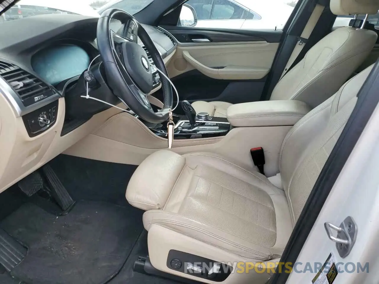7 Photograph of a damaged car 5UX2V1C08M9G31058 BMW X4 2021