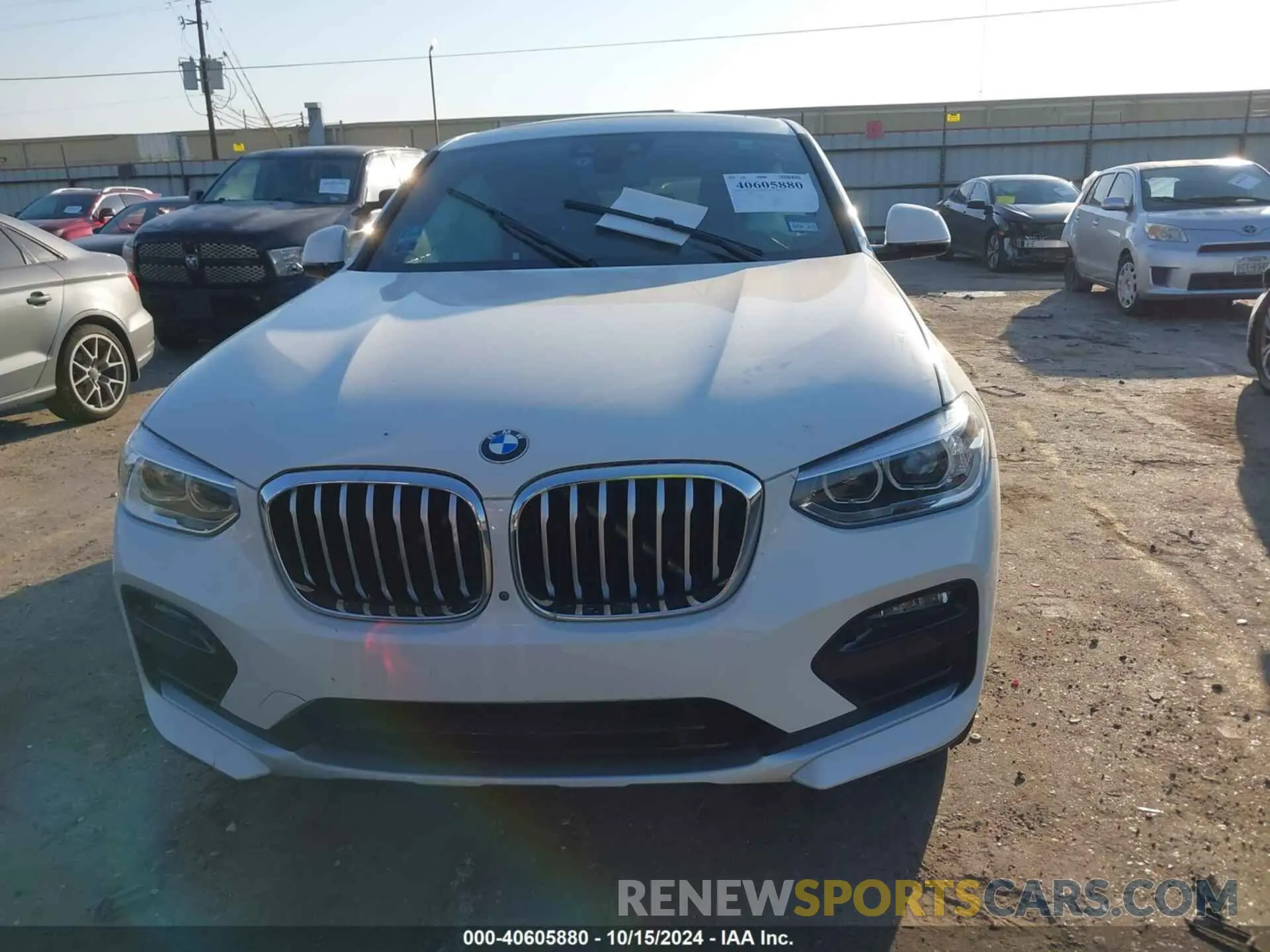 12 Photograph of a damaged car 5UX2V1C09M9E13579 BMW X4 2021