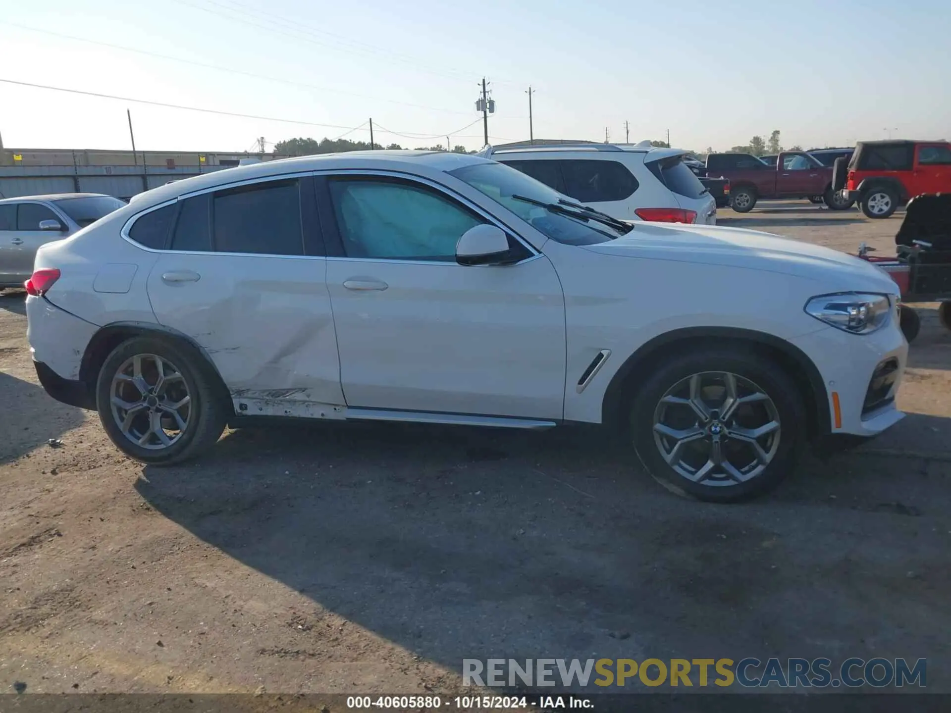 13 Photograph of a damaged car 5UX2V1C09M9E13579 BMW X4 2021