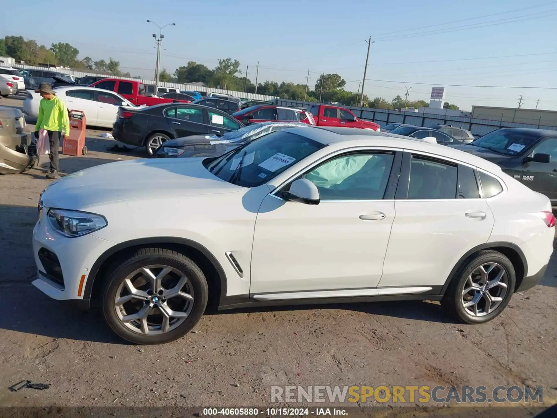 14 Photograph of a damaged car 5UX2V1C09M9E13579 BMW X4 2021