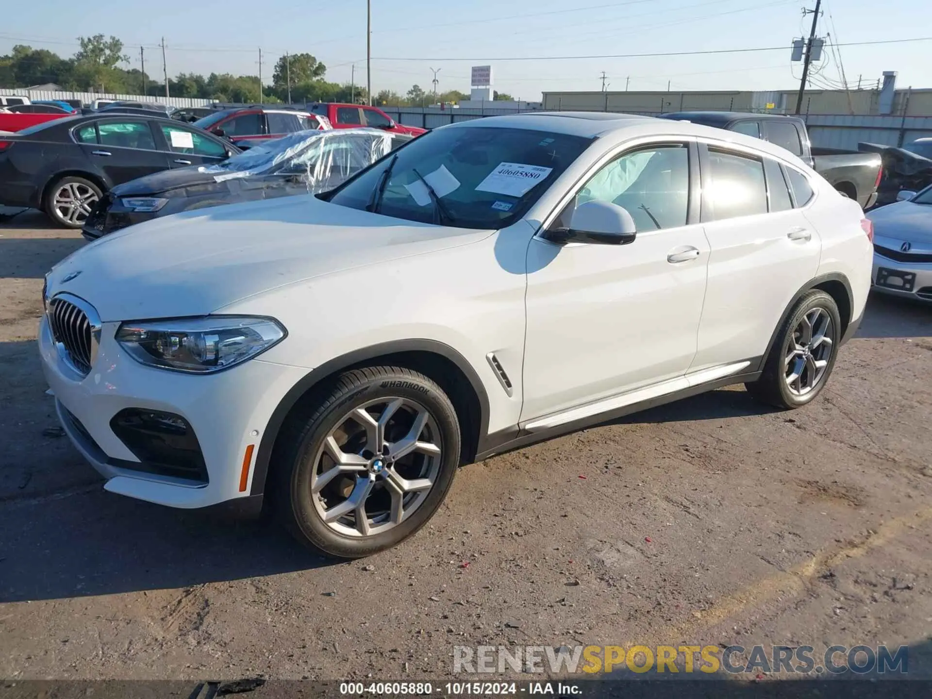 2 Photograph of a damaged car 5UX2V1C09M9E13579 BMW X4 2021